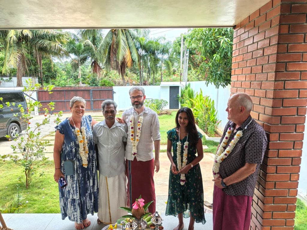 Happy travellers on a personalized Sri Lanka journey with Olanka Tours