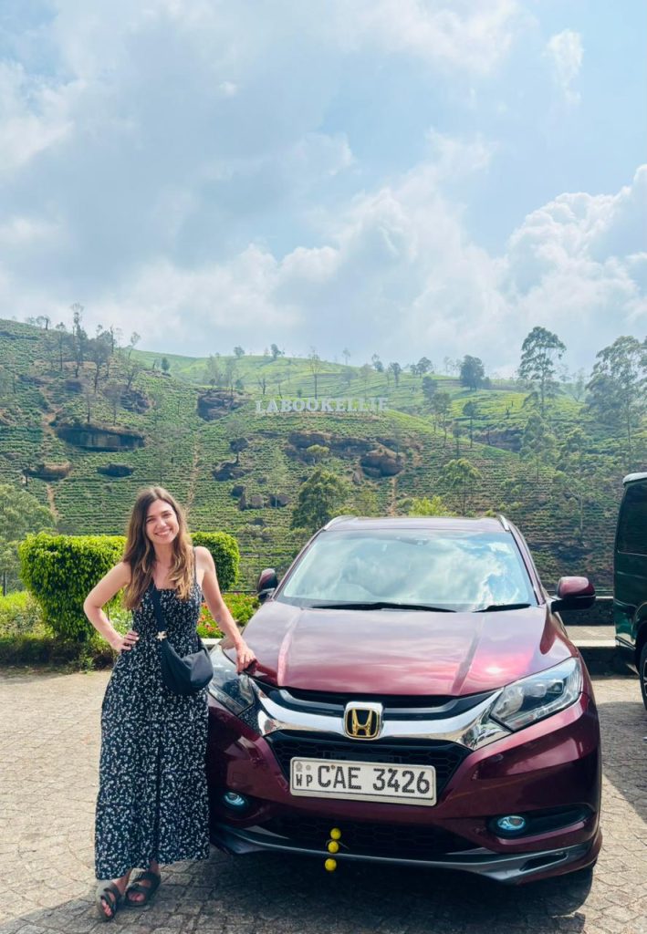 Happy travellers on a personalized Sri Lanka journey with Olanka Tours