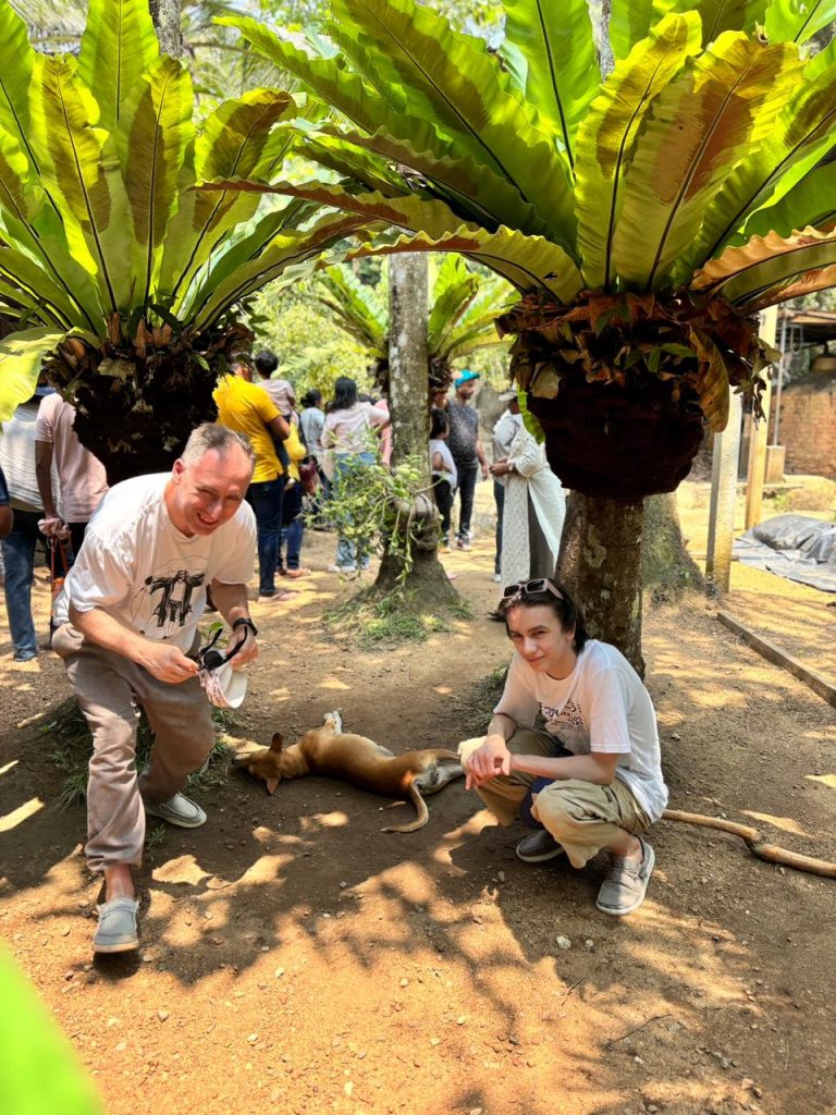 Travellers enjoying private tour moments in Sri Lanka with Olanka Tours