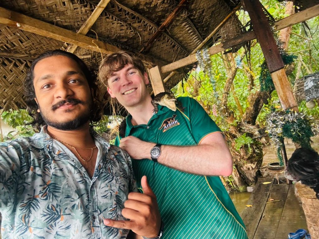 Travellers enjoying private tour moments in Sri Lanka with Olanka Tours