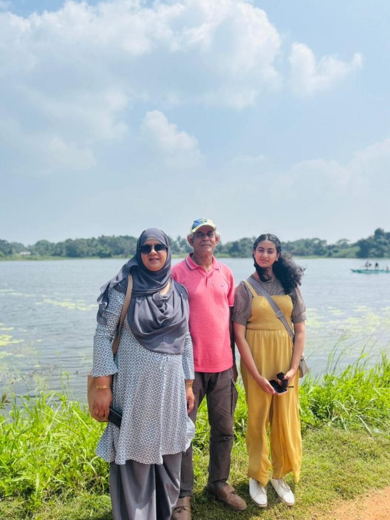 Travellers enjoying private tour moments in Sri Lanka with Olanka Tours