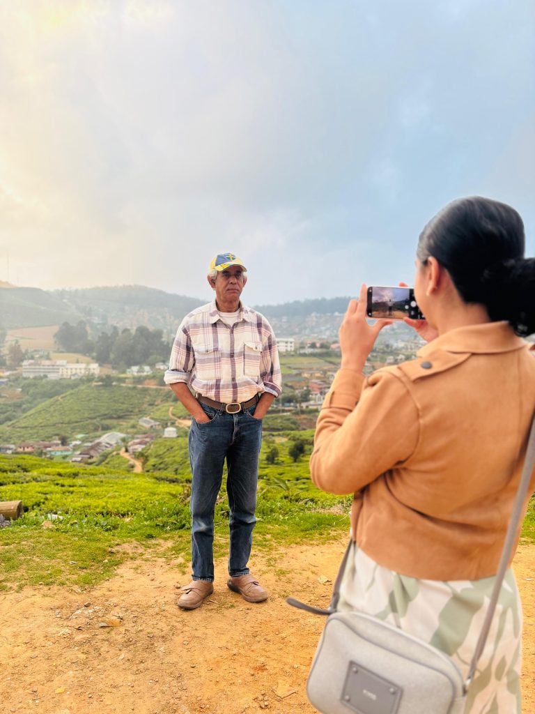 Travellers enjoying private tour moments in Sri Lanka with Olanka Tours