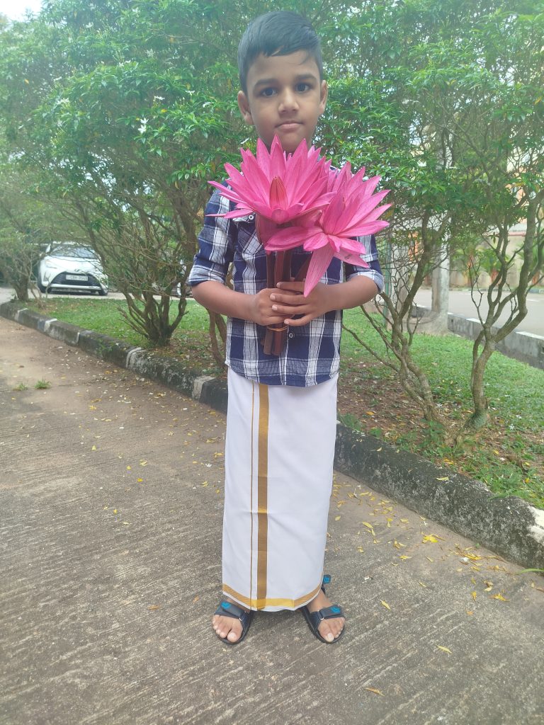Happy travellers on a personalized Sri Lanka journey with Olanka Tours