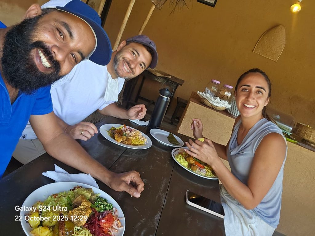Travellers enjoying private tour moments in Sri Lanka with Olanka Tours