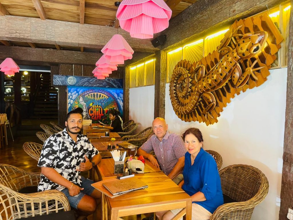 Happy travellers on a personalized Sri Lanka journey with Olanka Tours