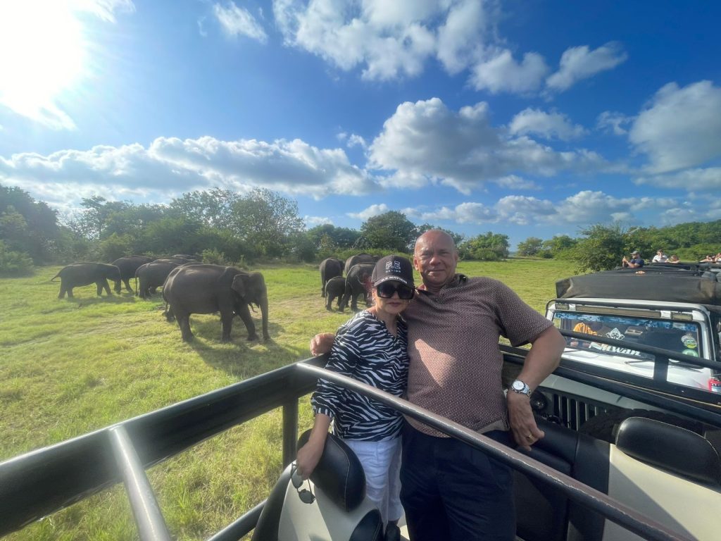 Travellers enjoying private tour moments in Sri Lanka with Olanka Tours